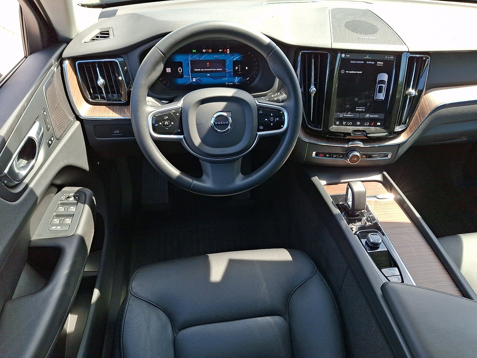 Certified 2023 Volvo XC60 B5 Plus w/ Climate Package AWD/4WD image 12