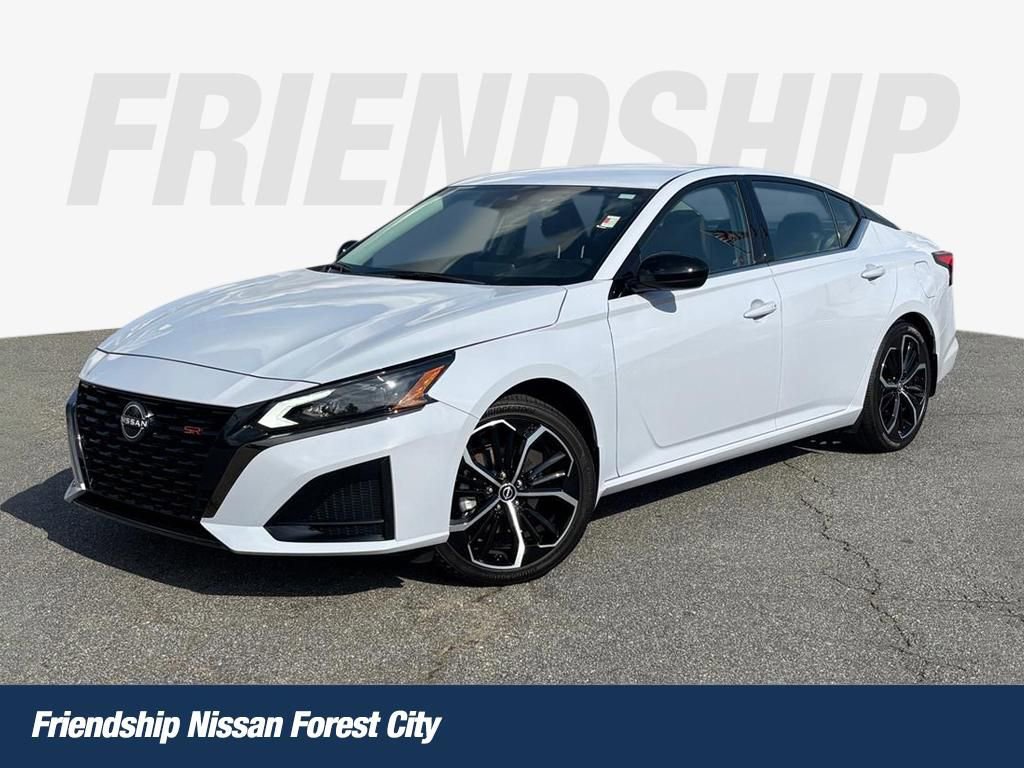 Used 2024 Nissan Altima 2.5 SR image 1