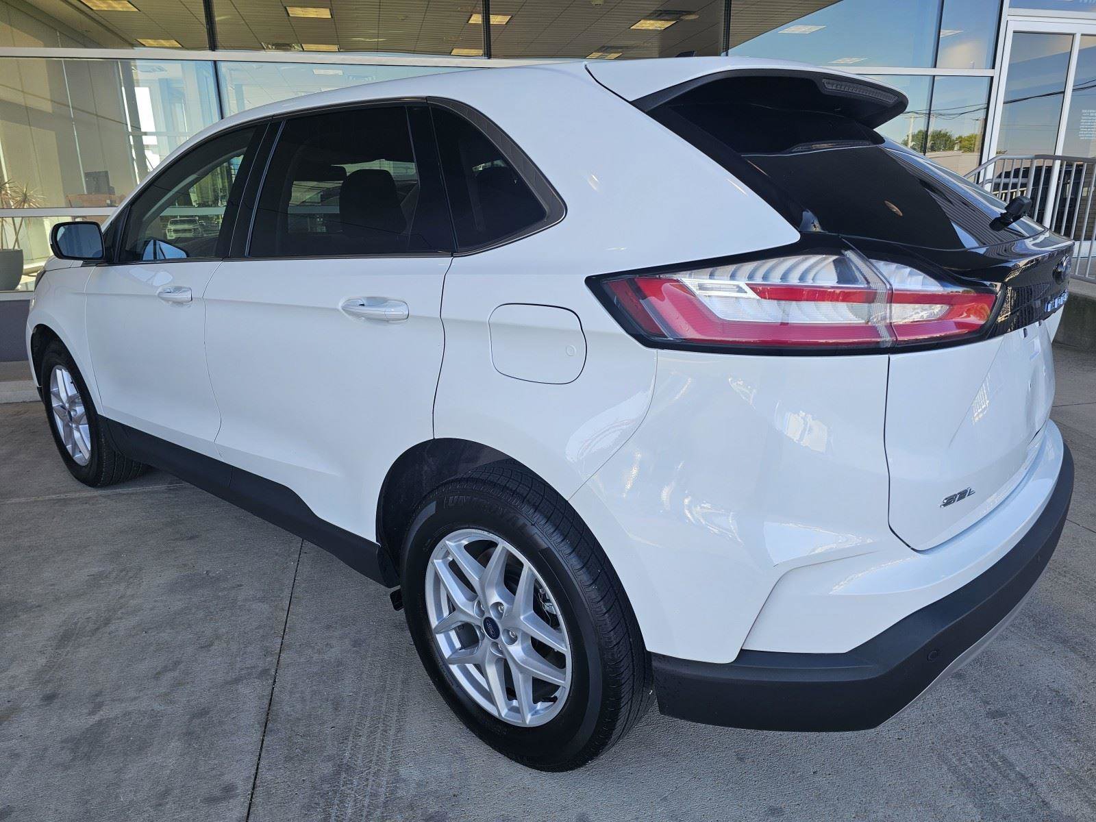 Used 2022 Ford Edge SEL w/ Convenience Package image 3