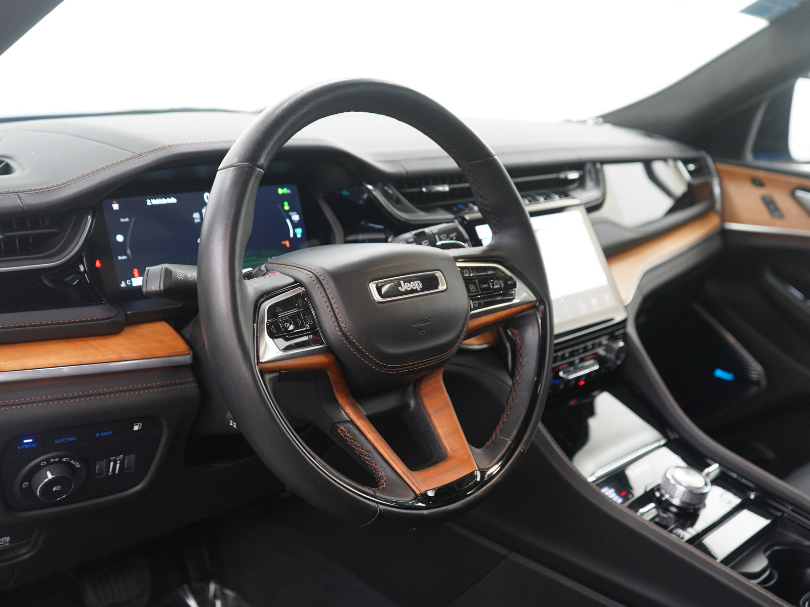 Used 2023 Jeep Grand Cherokee Summit image 22