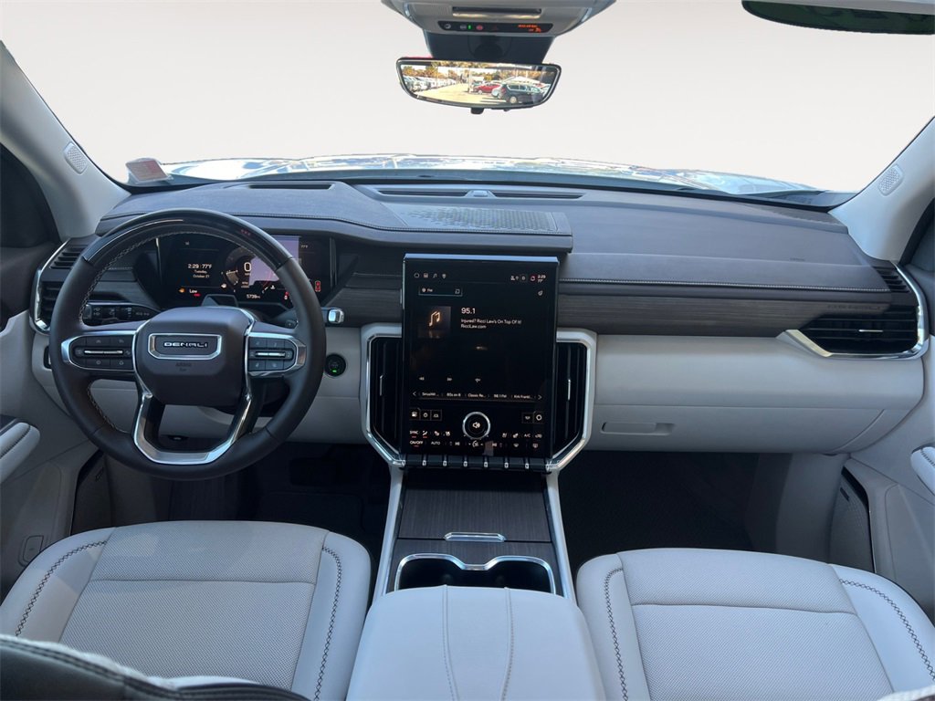 Used 2025 GMC Acadia Denali w/ Super Cruise Package image 10