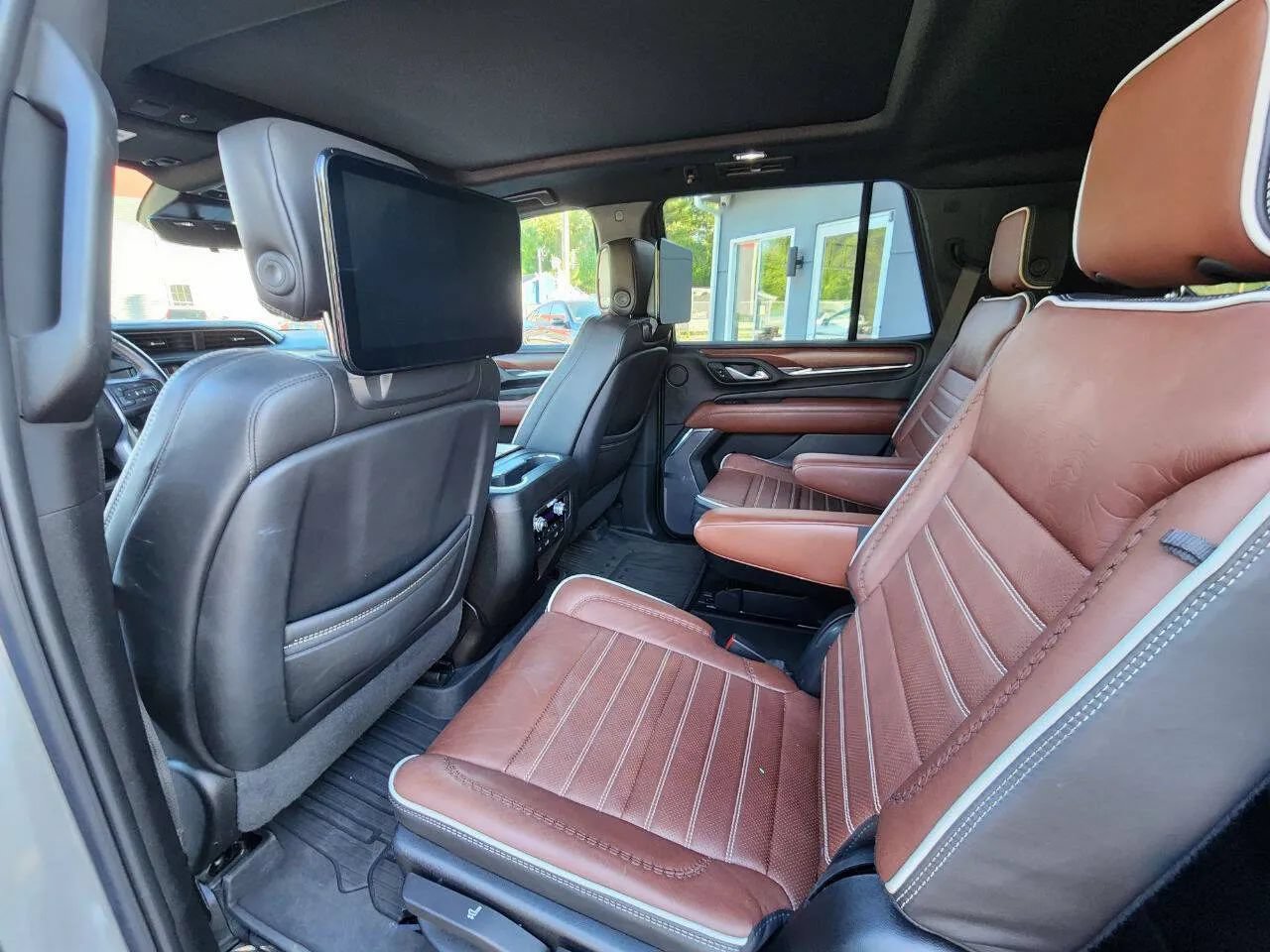 Used 2023 GMC Yukon Denali Ultimate AWD/4WD image 14