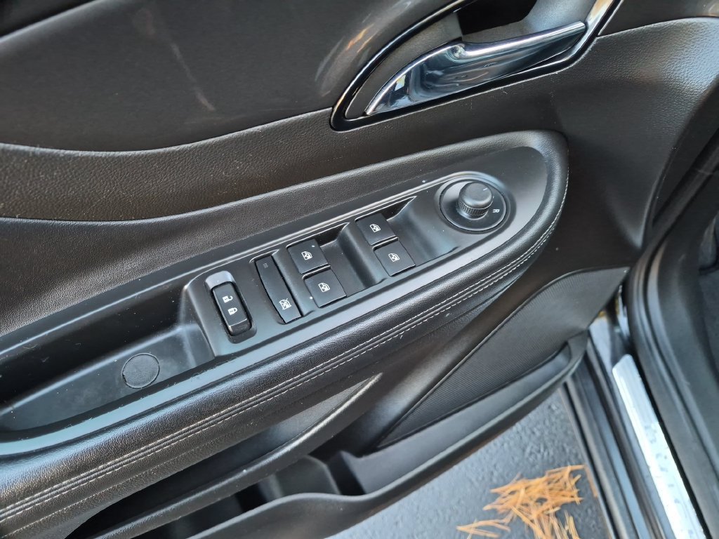 Used 2018 Buick Encore Essence AWD/4WD image 16