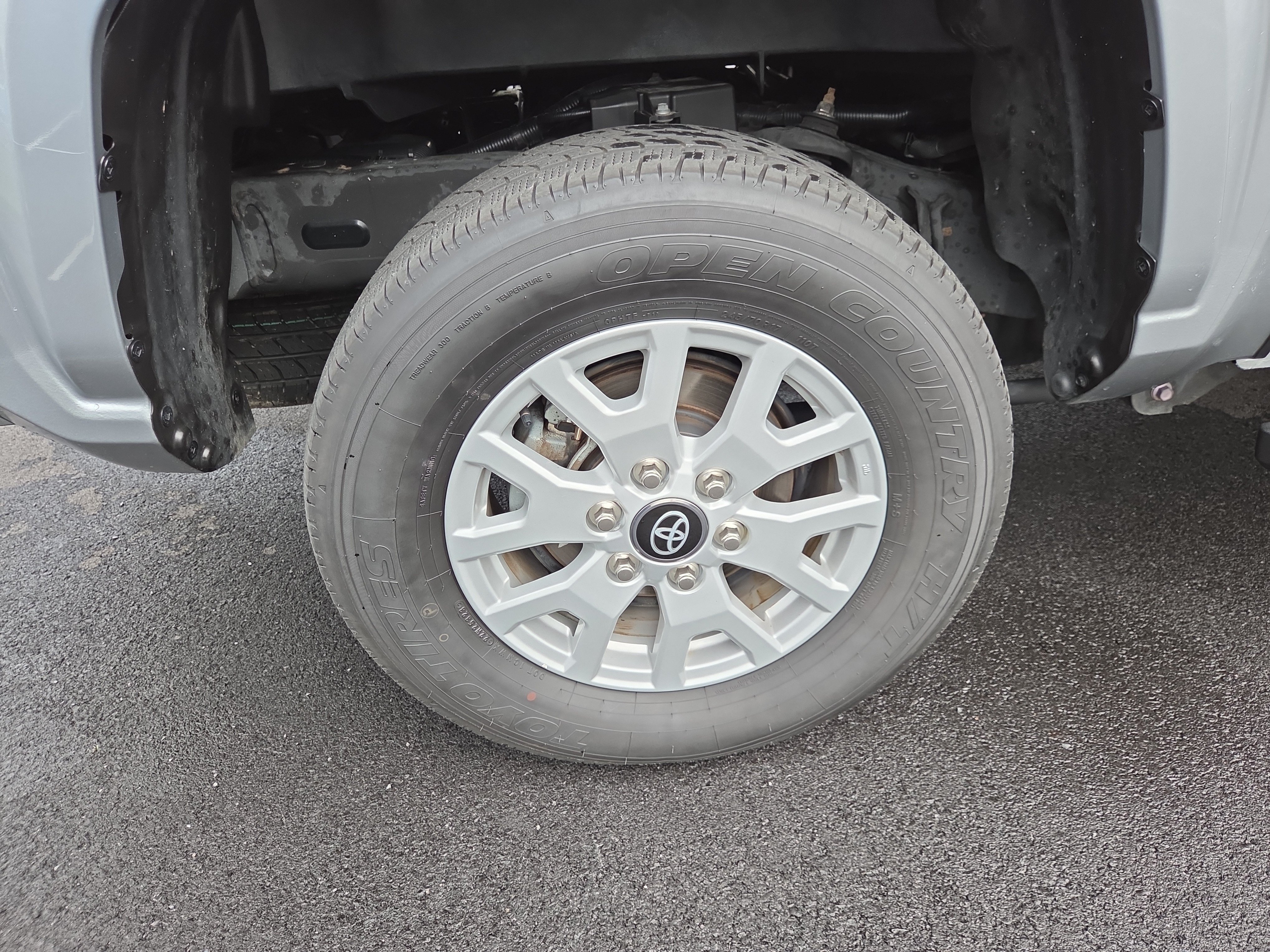 Used 2024 Toyota Tacoma SR5 AWD/4WD image 30