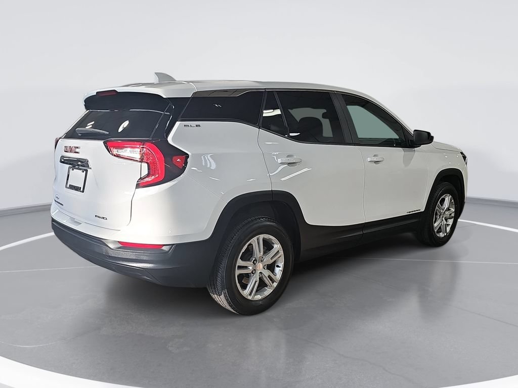 Used 2023 GMC Terrain SLE w/ LPO, Floor Liner Package AWD/4WD image 3