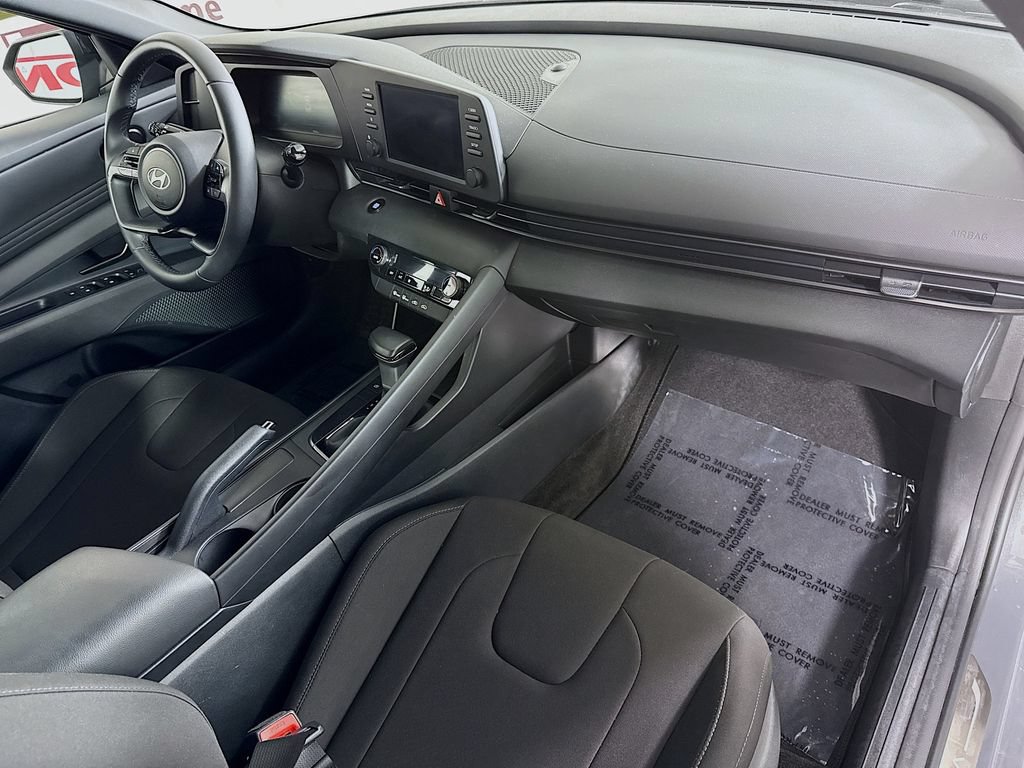 Certified 2025 Hyundai Elantra Sport FWD image 30