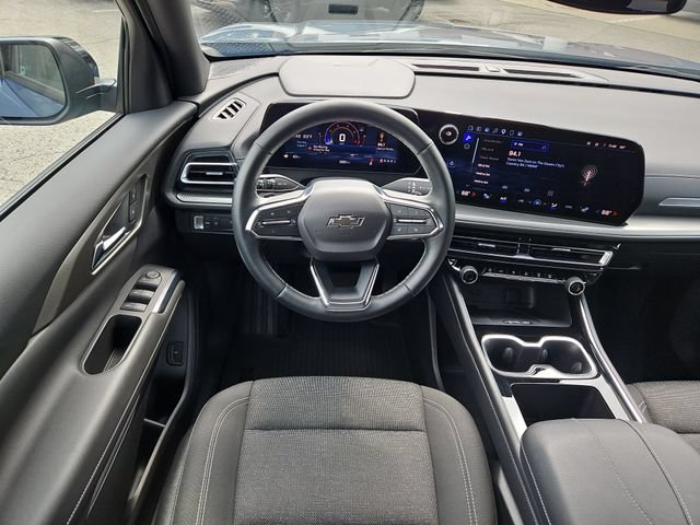 Used 2025 Chevrolet Traverse LT w/ Midnight/Sport Edition FWD image 8