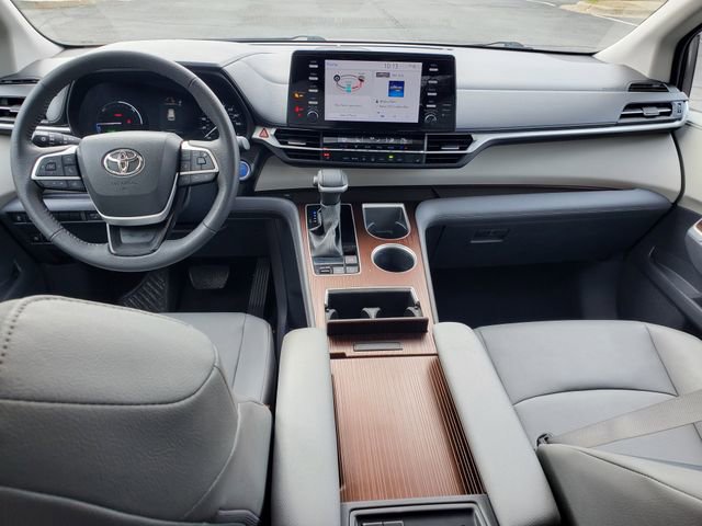 Used 2023 Toyota Sienna XLE FWD image 13