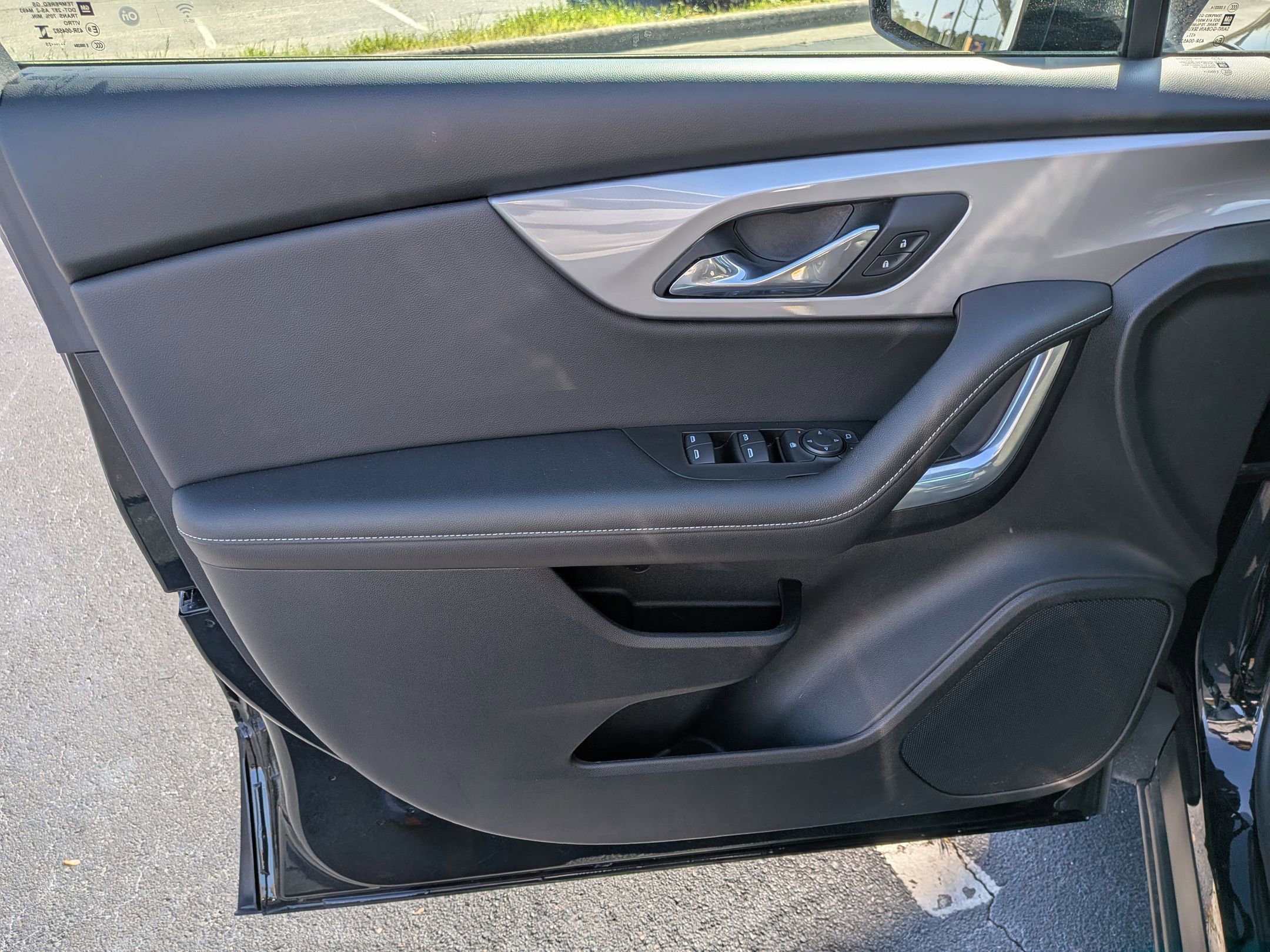 Used 2025 Chevrolet Blazer LT image 11