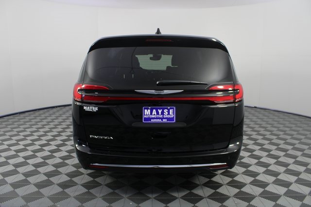 New 2026 Chrysler Pacifica Select image 26
