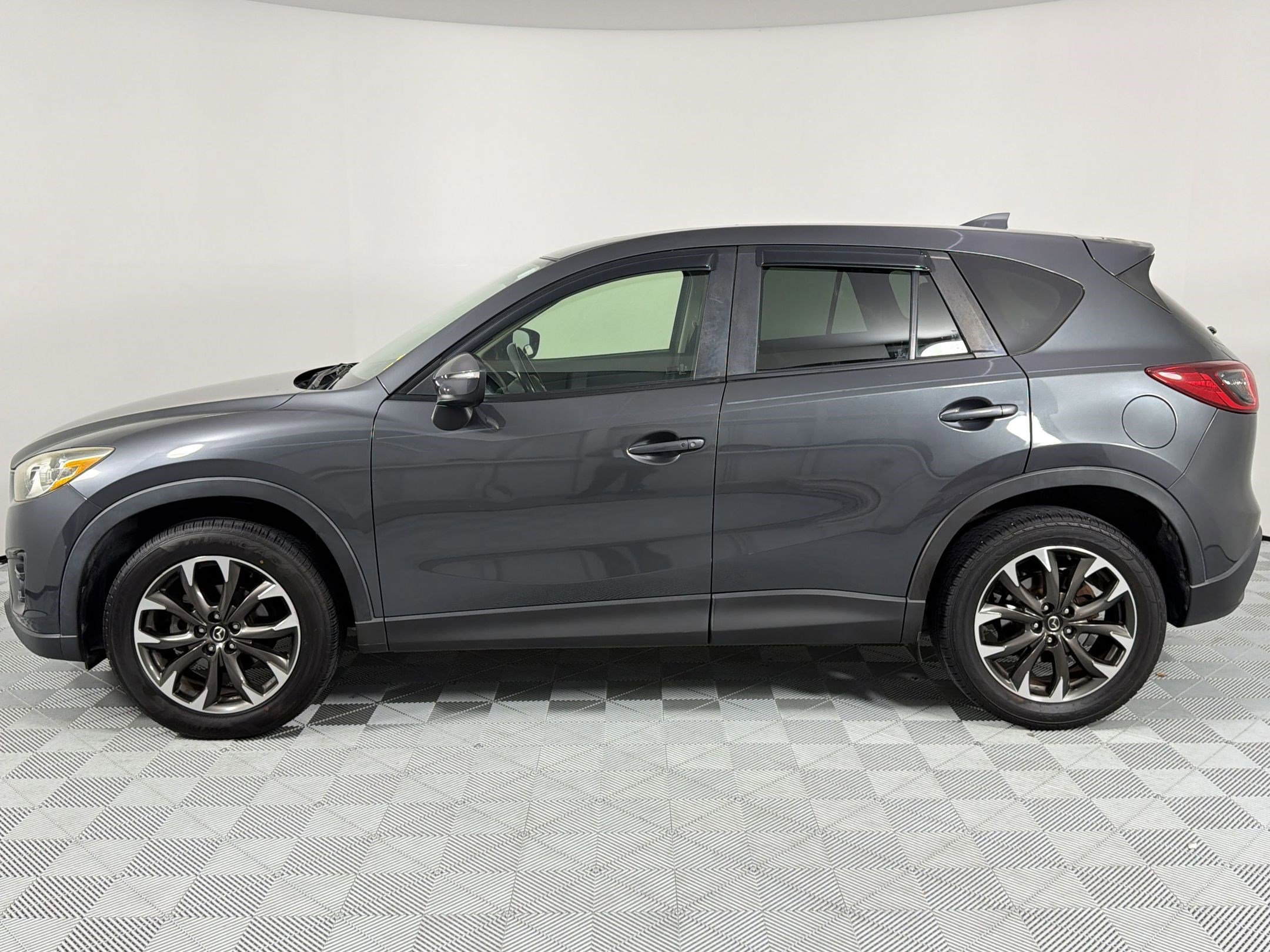 Used 2016 MAZDA CX-5 Grand Touring FWD image 2