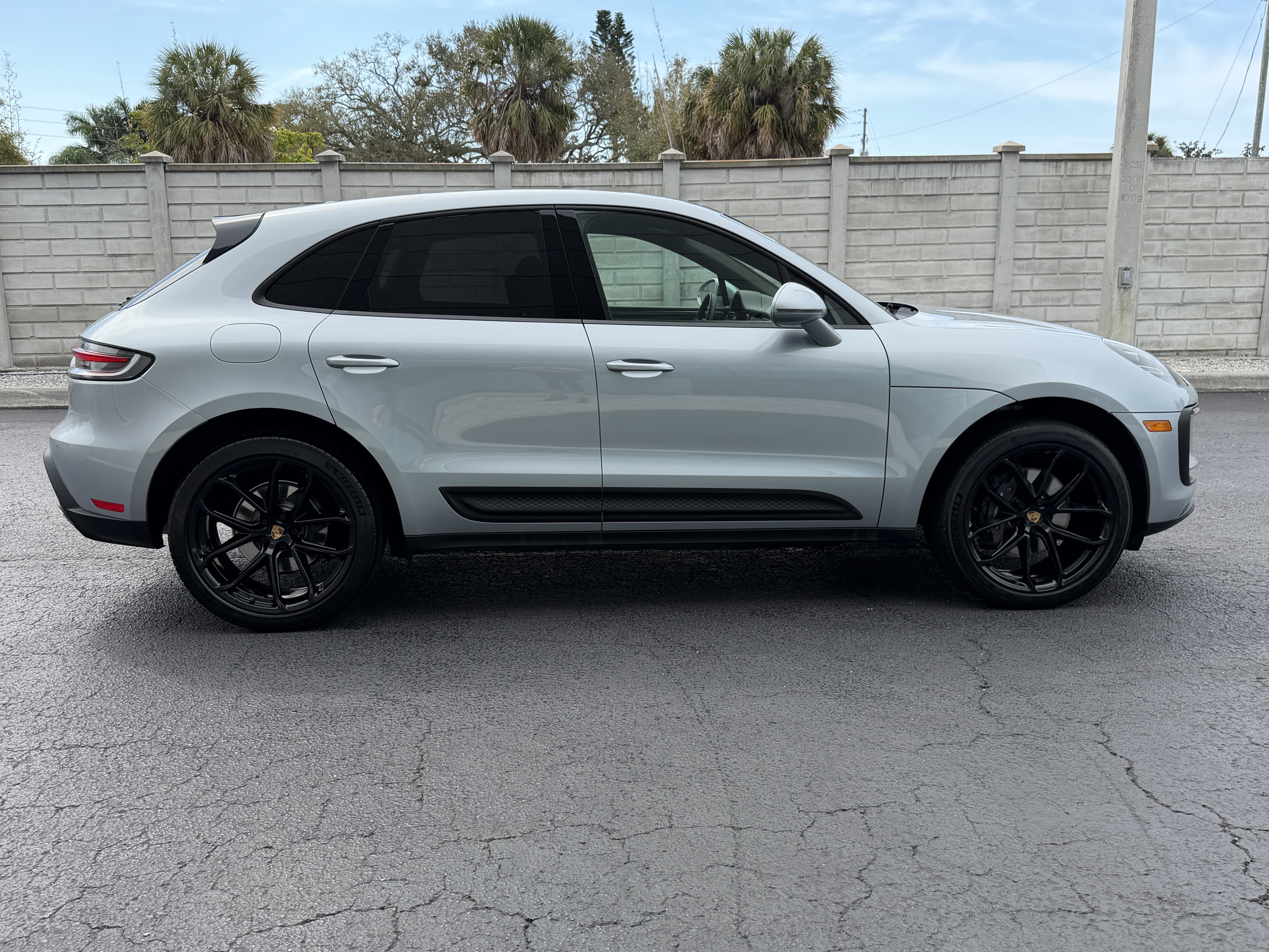 Certified 2022 Porsche Macan image 7