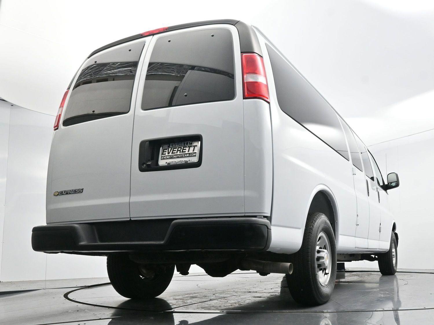 Used 2025 Chevrolet Express 3500 LS image 43