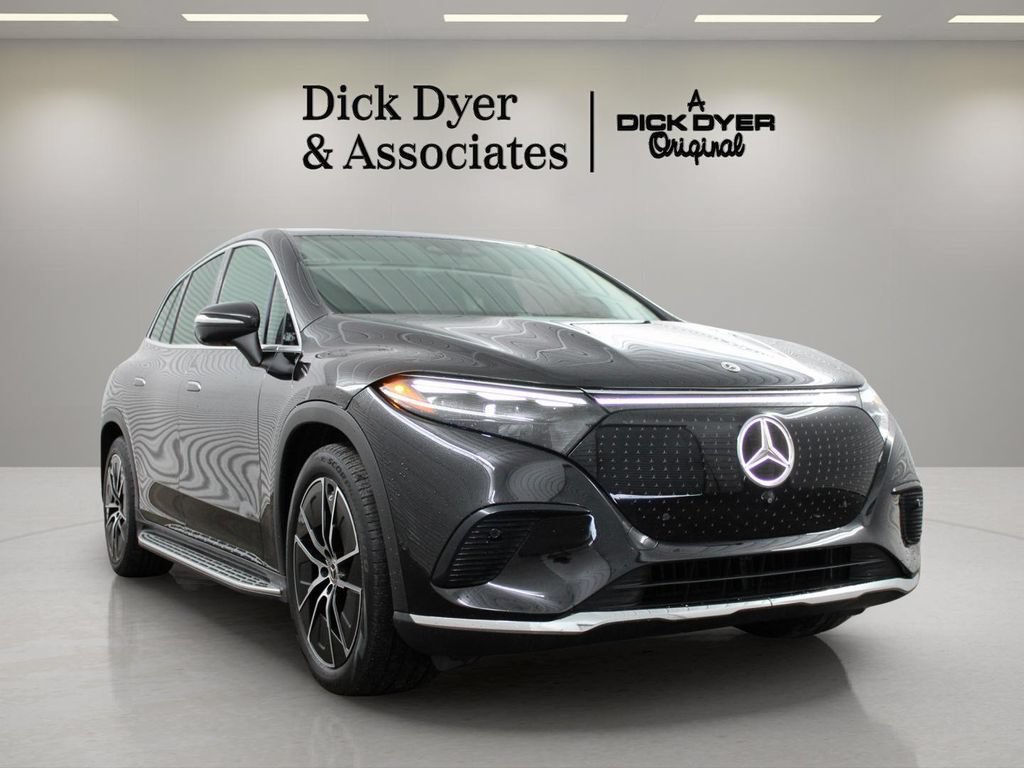 Used 2023 Mercedes-Benz EQS 450+ SUV image 3