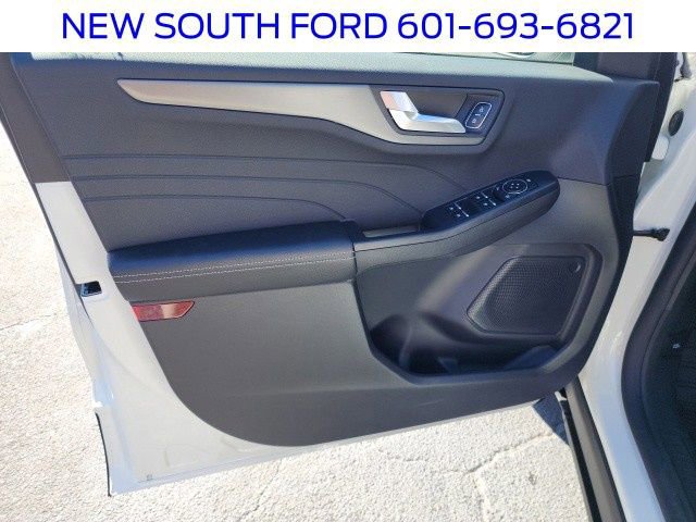 New 2025 Ford Escape SE image 18