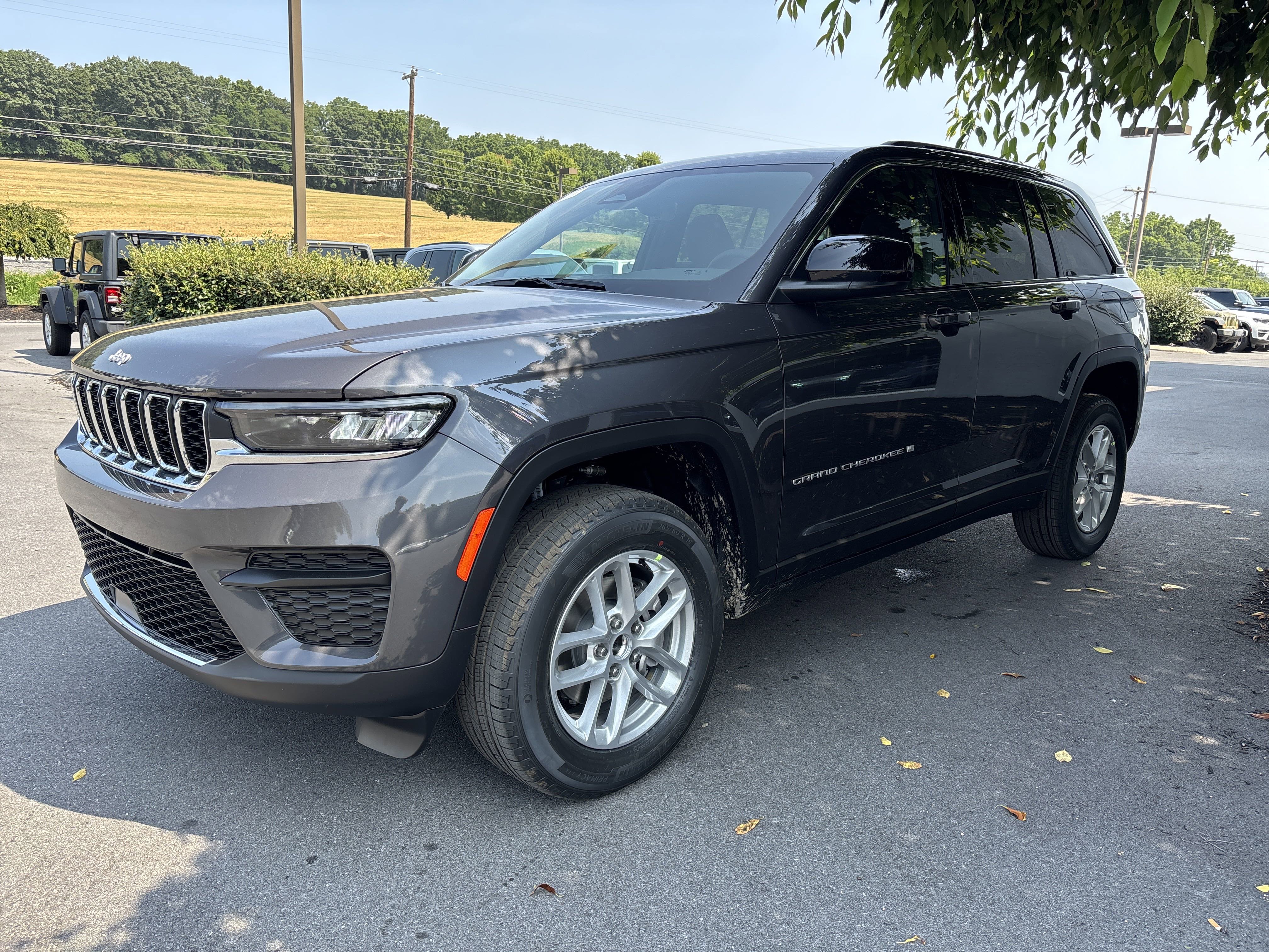 New 2025 Jeep Grand Cherokee Laredo X w/ Luxury Tech Group I image 8