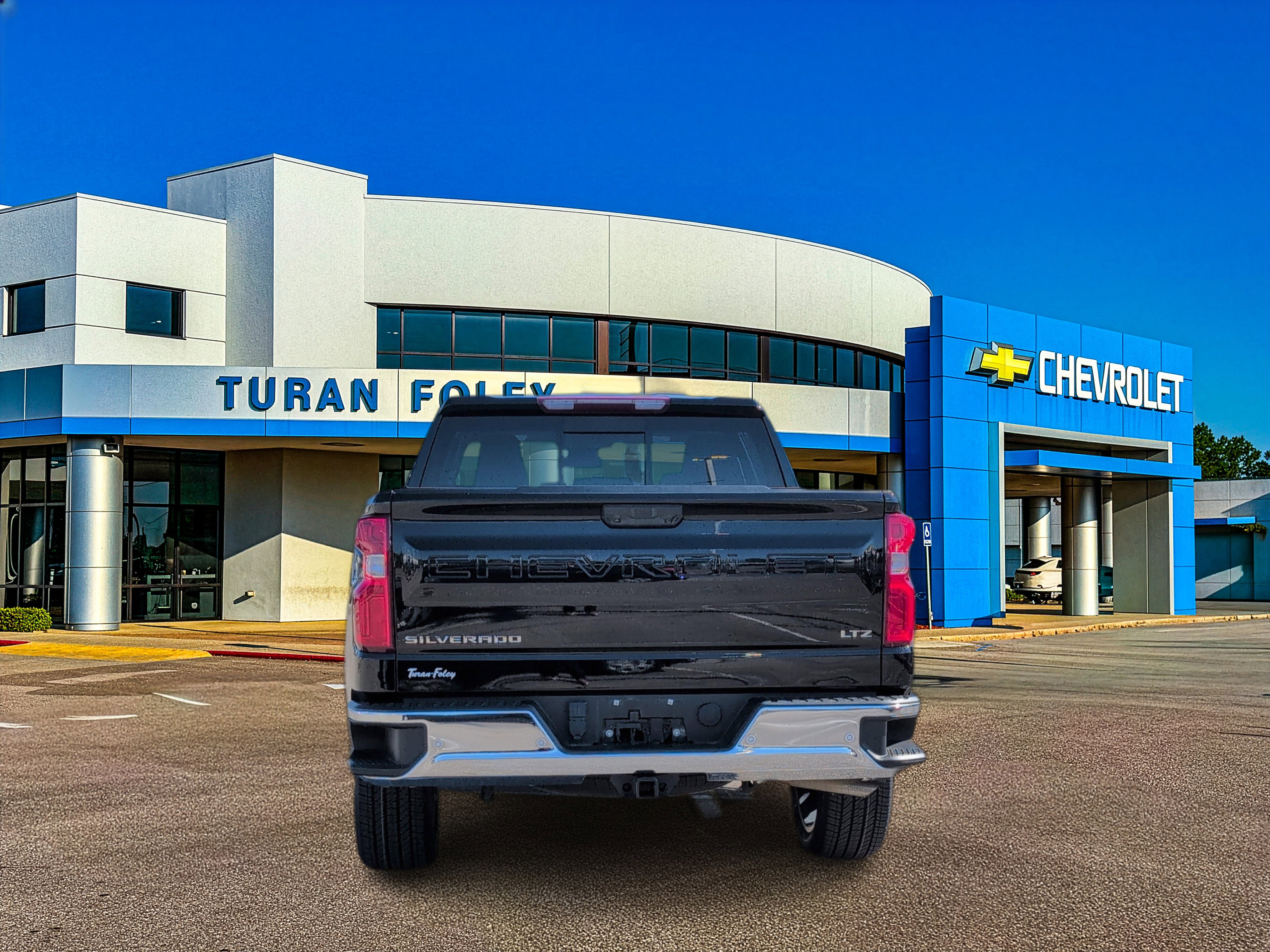 Used 2024 Chevrolet Silverado 1500 LTZ w/ LTZ Convenience Package II image 4