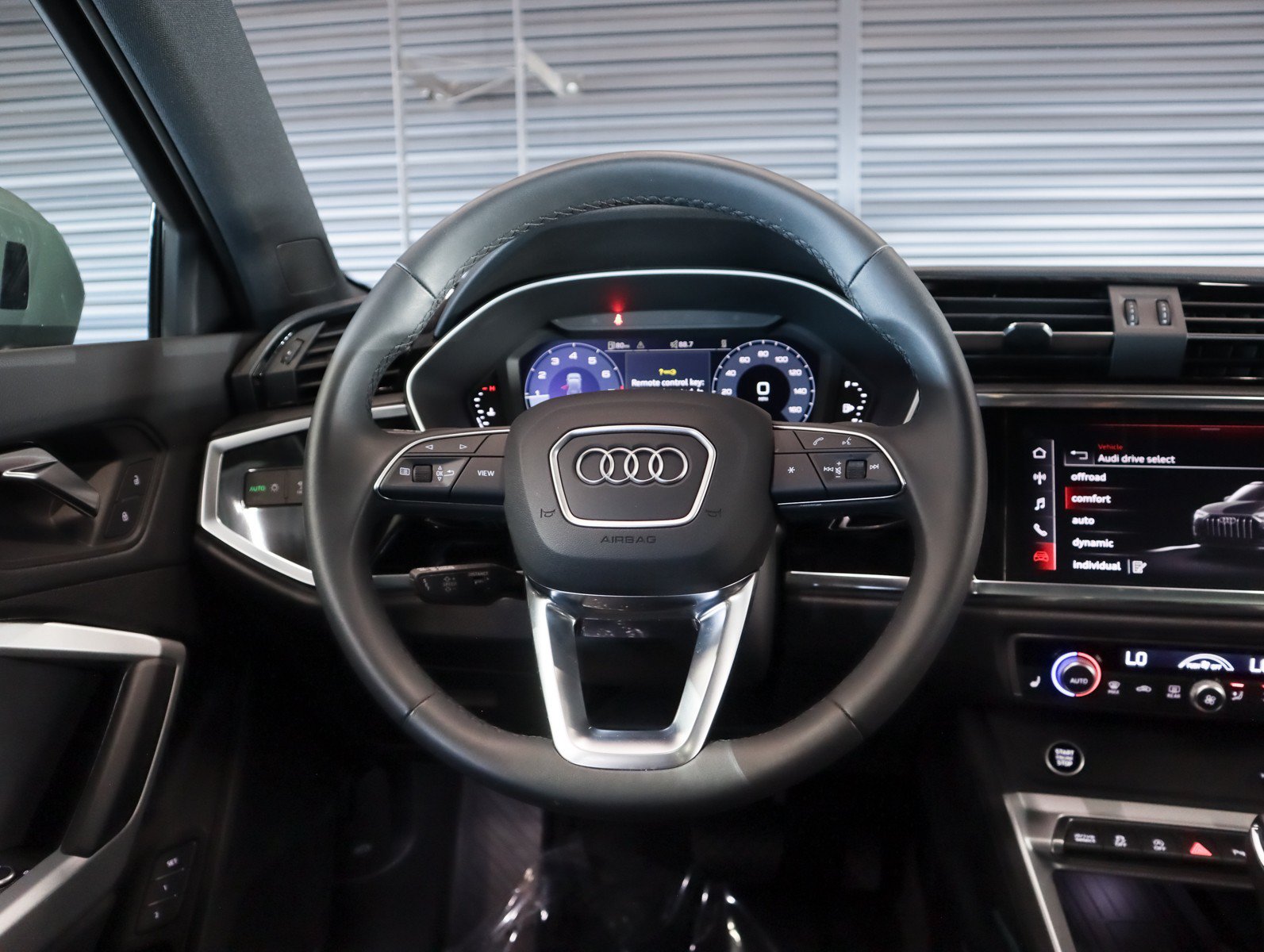 Used 2025 Audi Q3 2.0T Premium w/ Convenience Package AWD/4WD image 18