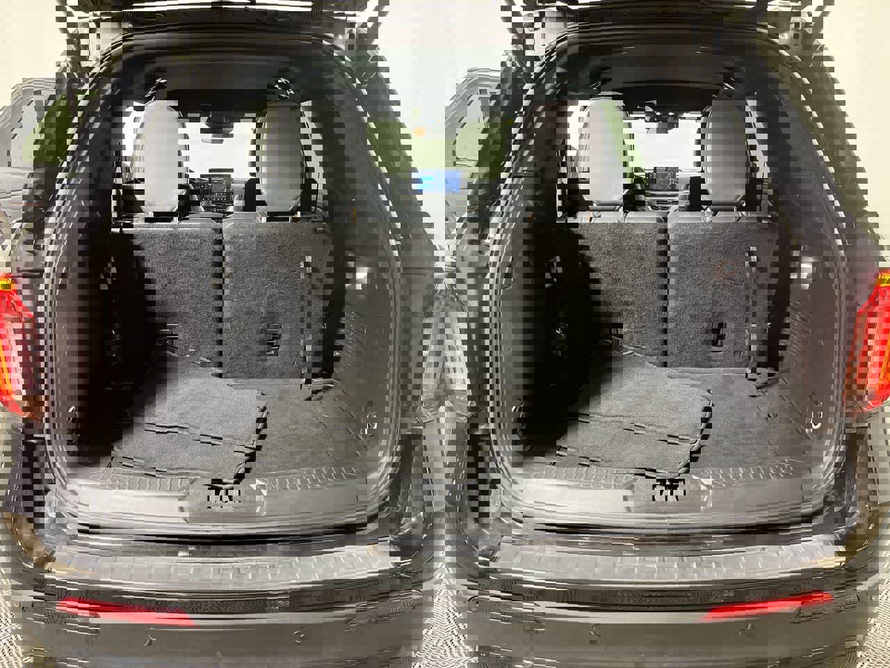 Used 2025 Ford Explorer ST-Line image 29