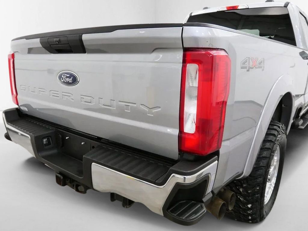 Used 2023 Ford F350 XLT image 9