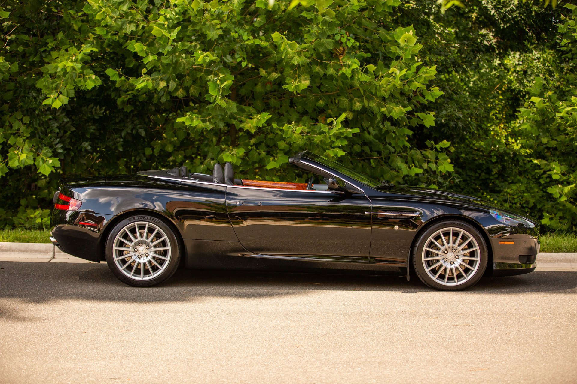 Used 2007 Aston Martin DB9 Volante RWD image 7
