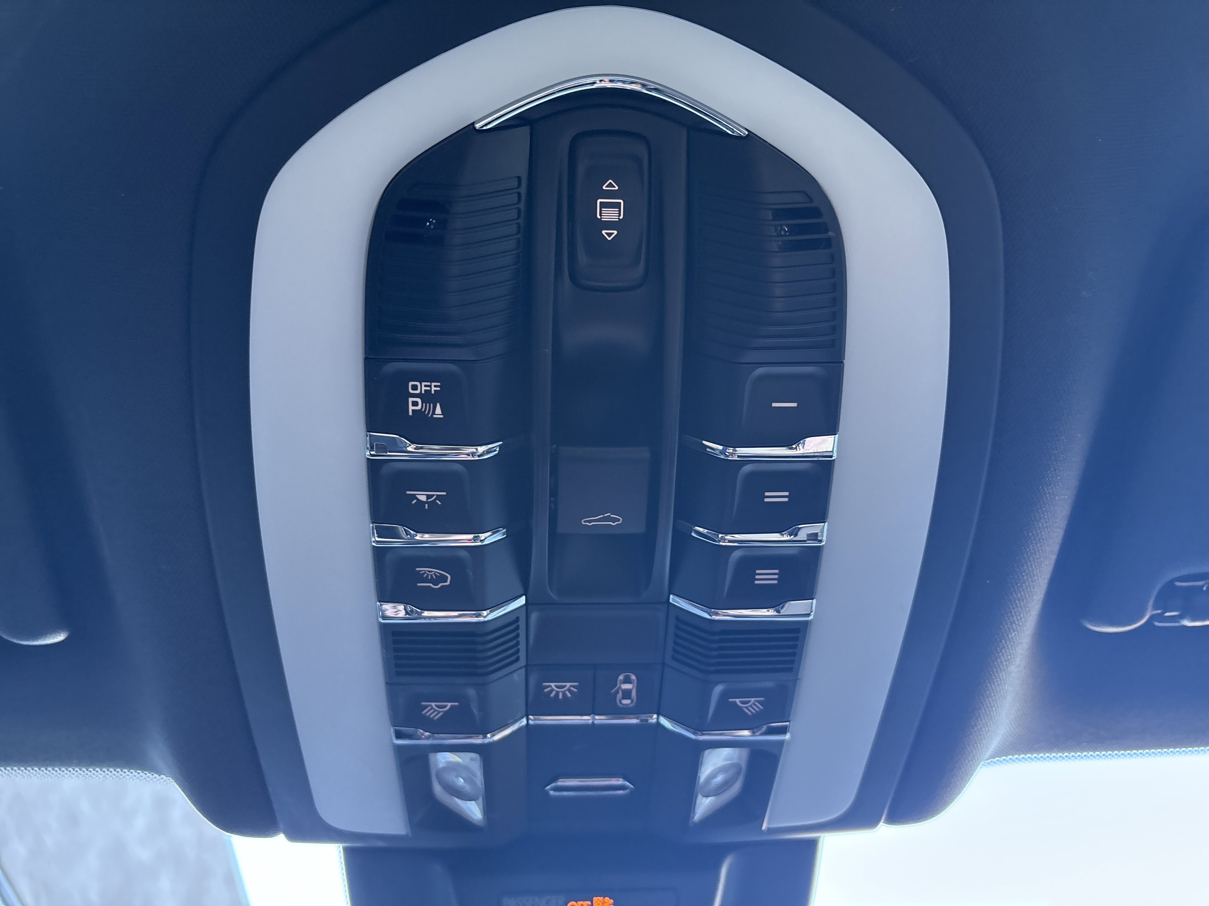 Certified 2025 Porsche Macan image 23