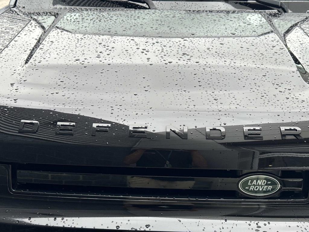 Certified 2022 Land Rover Defender 90 V8 AWD/4WD image 11