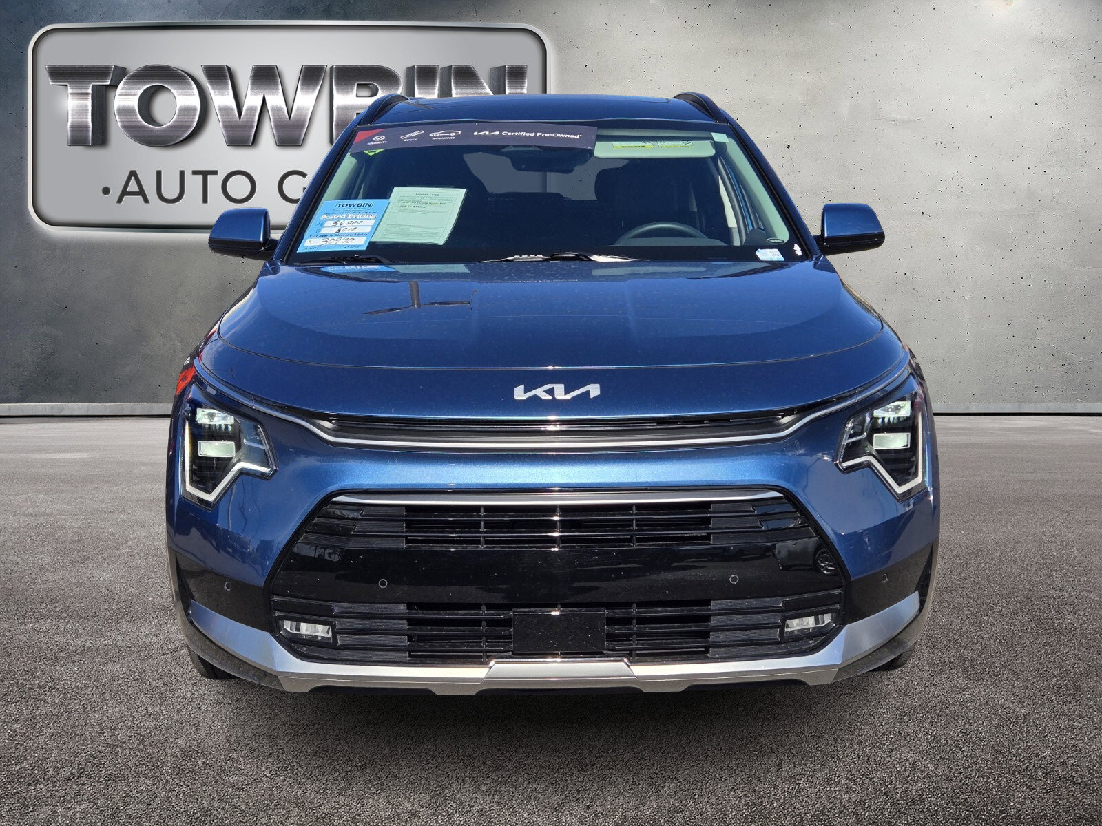 Used 2024 Kia Niro SX Touring image 9