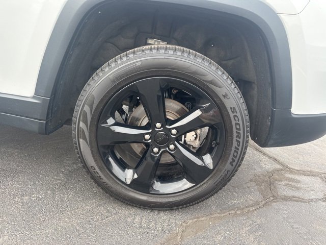 Used 2023 Jeep Grand Cherokee Limited w/ Black Appearance Package image 25