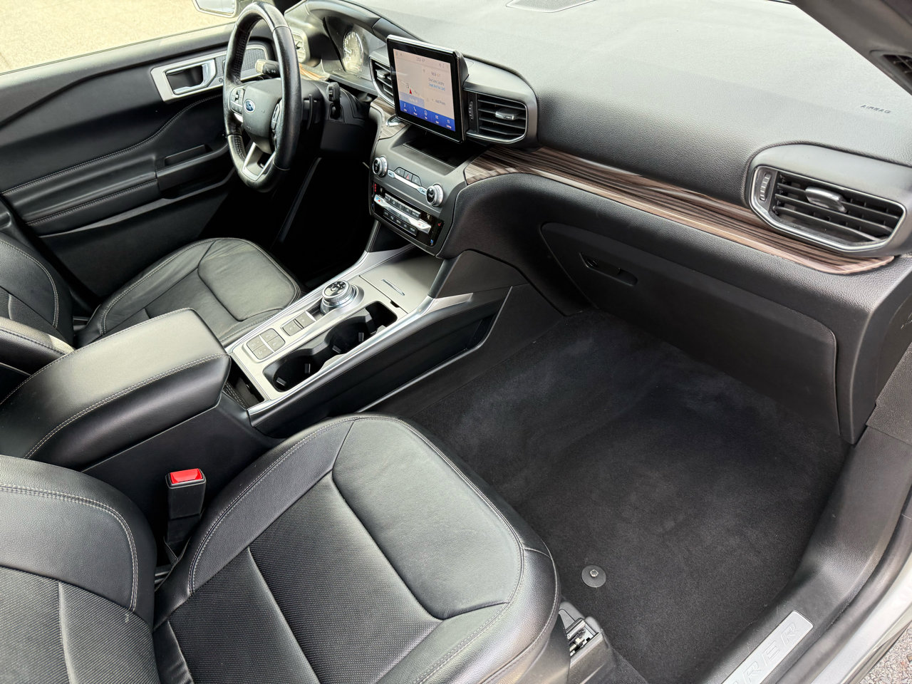 Used 2020 Ford Explorer Limited image 22