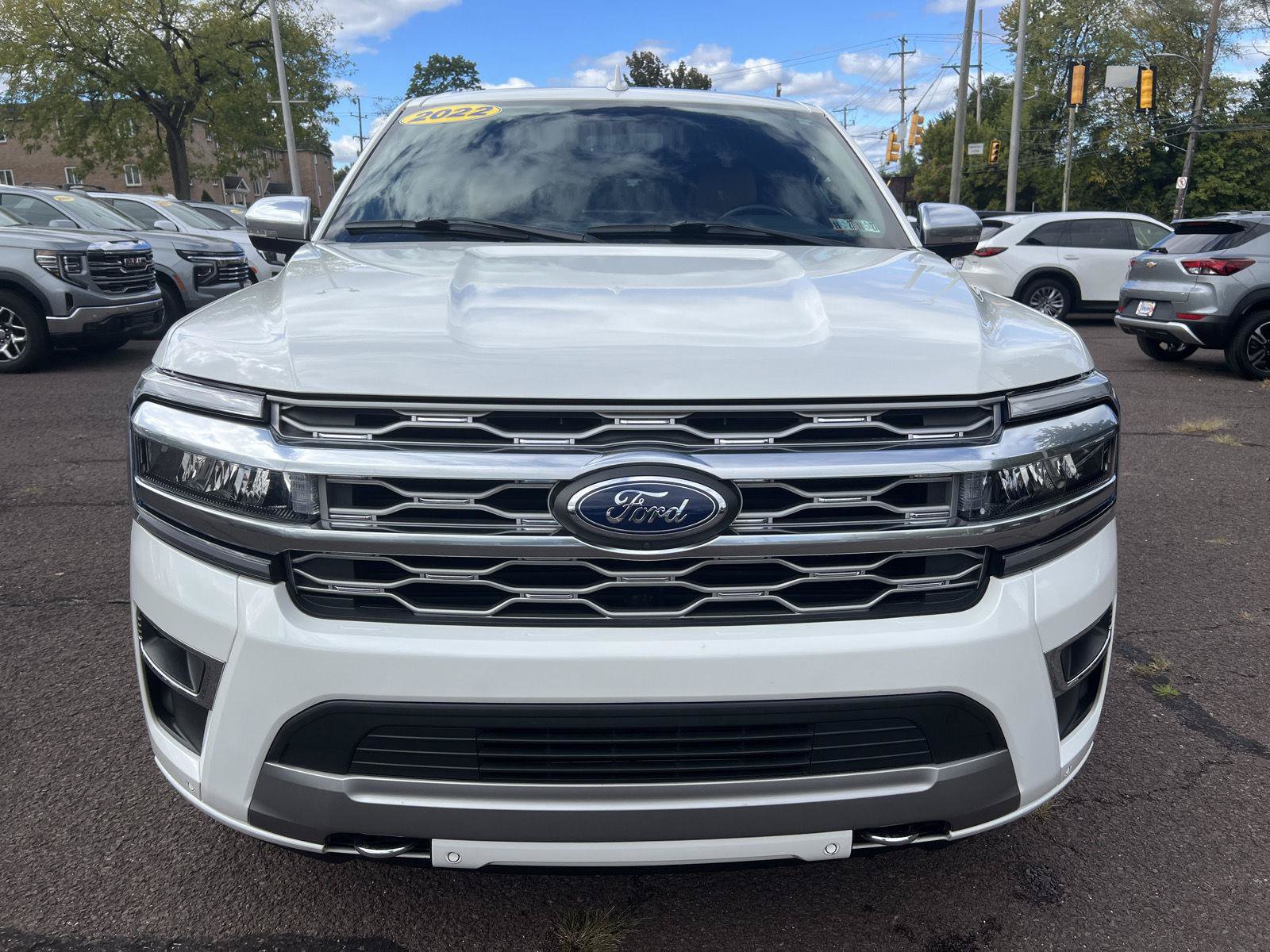 Used 2022 Ford Expedition Platinum AWD/4WD image 2