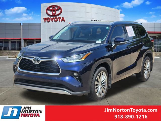 Used 2021 Toyota Highlander Platinum AWD/4WD image 3
