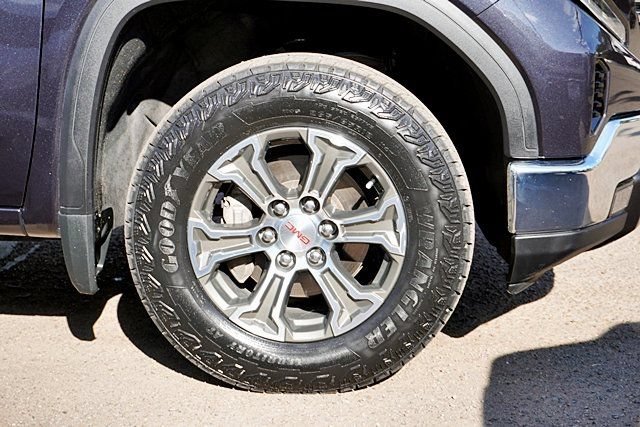 Used 2025 GMC Sierra 1500 SLT AWD/4WD image 14