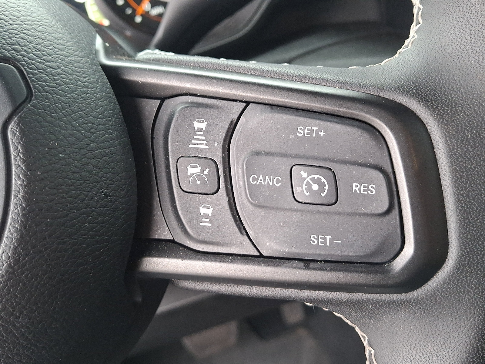 Used 2025 Jeep Gladiator Sport AWD/4WD image 19