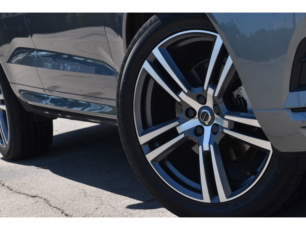 Used 2021 Volvo XC60 T5 Momentum w/ Premium Package AWD/4WD image 11