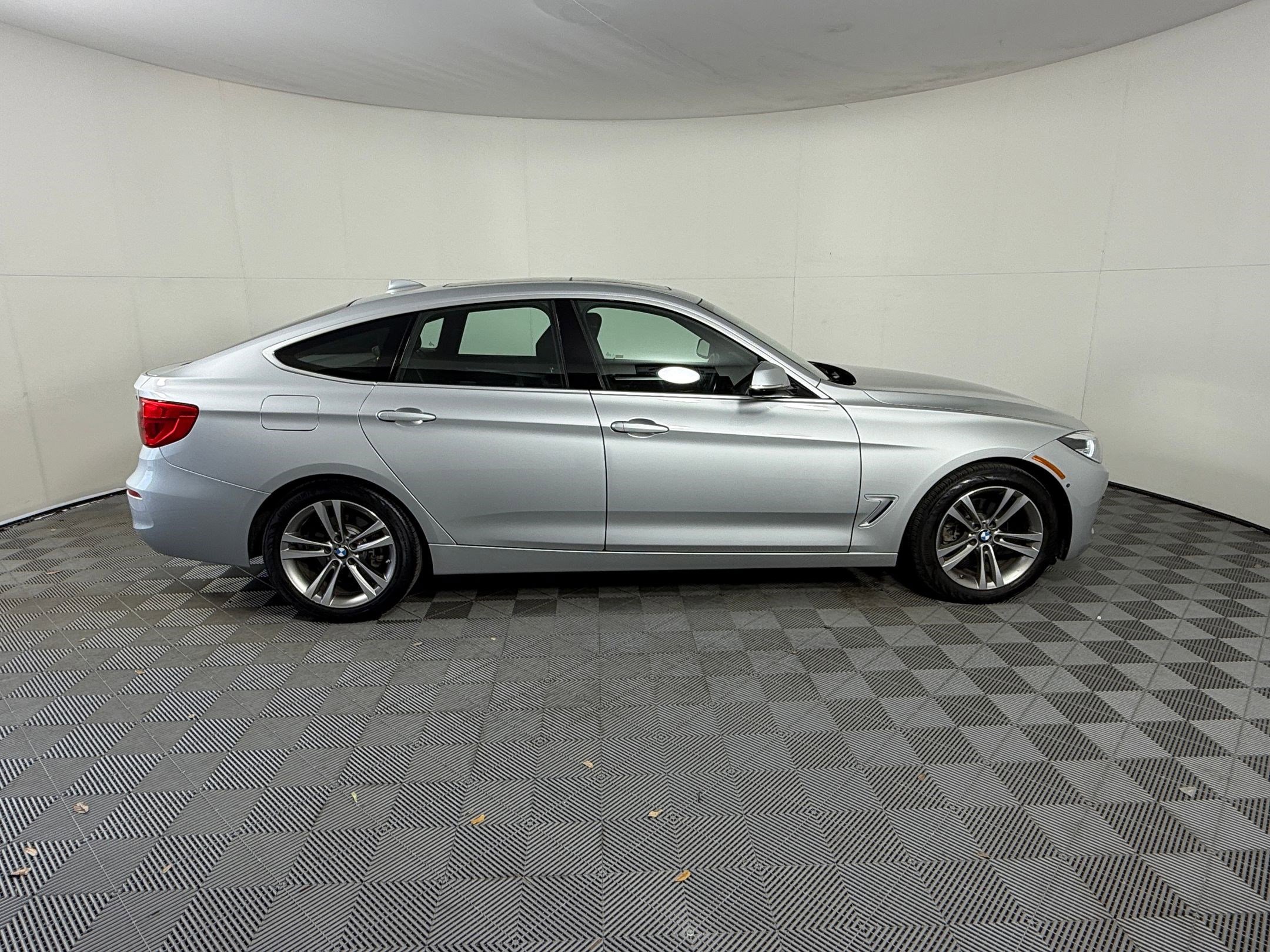 Used 2017 BMW 330i Gran Turismo xDrive AWD/4WD image 8