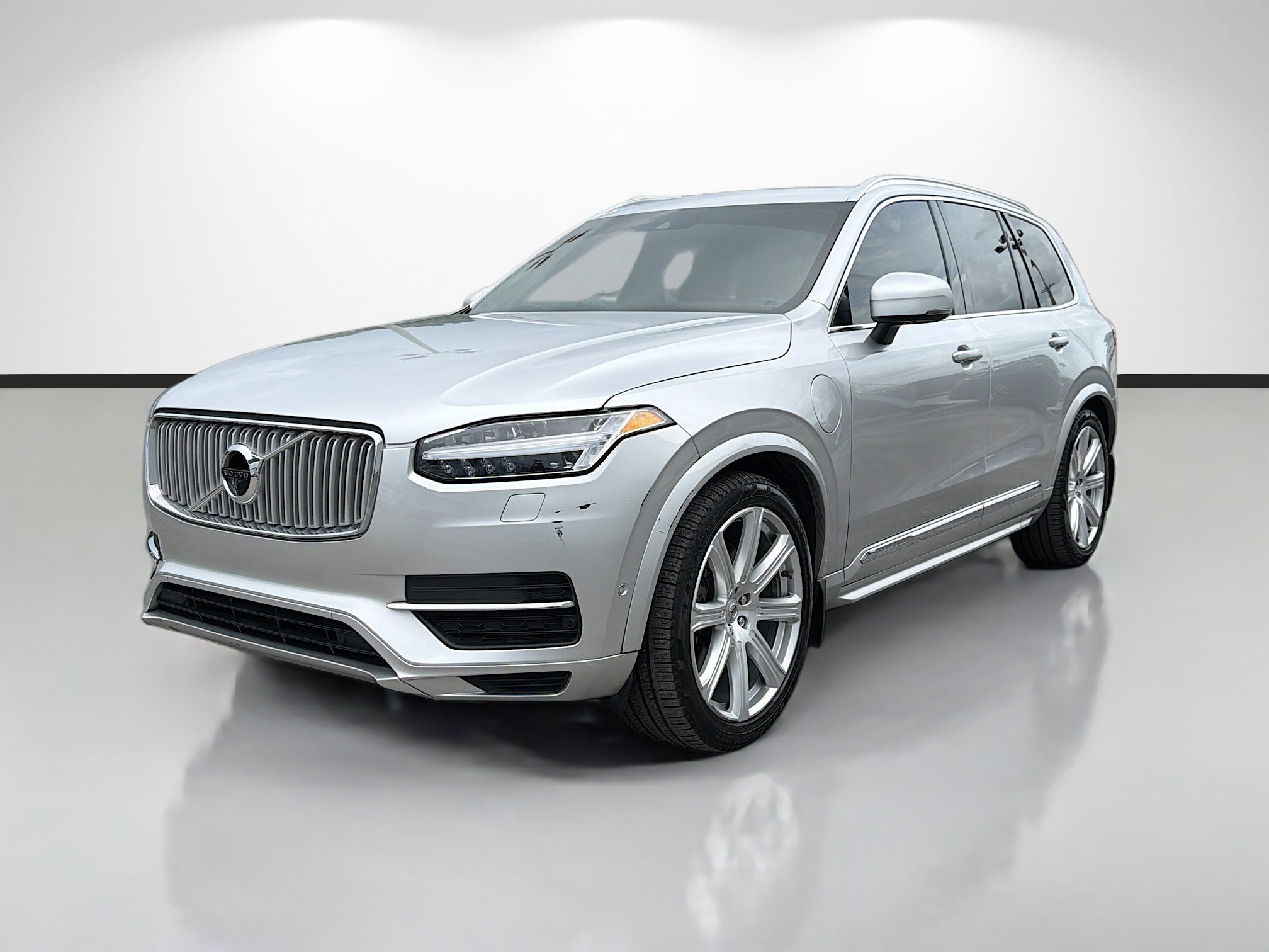 Used 2016 Volvo XC90 T8 Inscription w/ Protection Package Plus AWD/4WD image 7