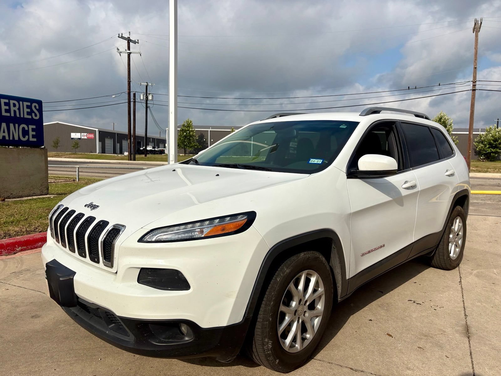 Used 2017 Jeep Cherokee Latitude w/ Safety/Convenience Group FWD image 5
