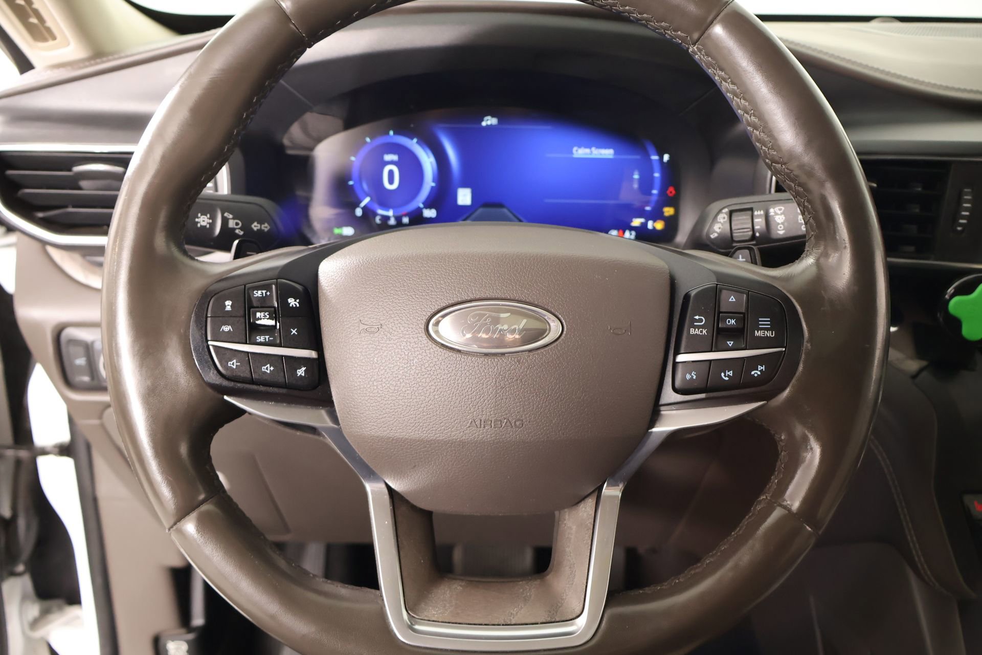 Used 2020 Ford Explorer Platinum w/ Premium Technology Package image 3