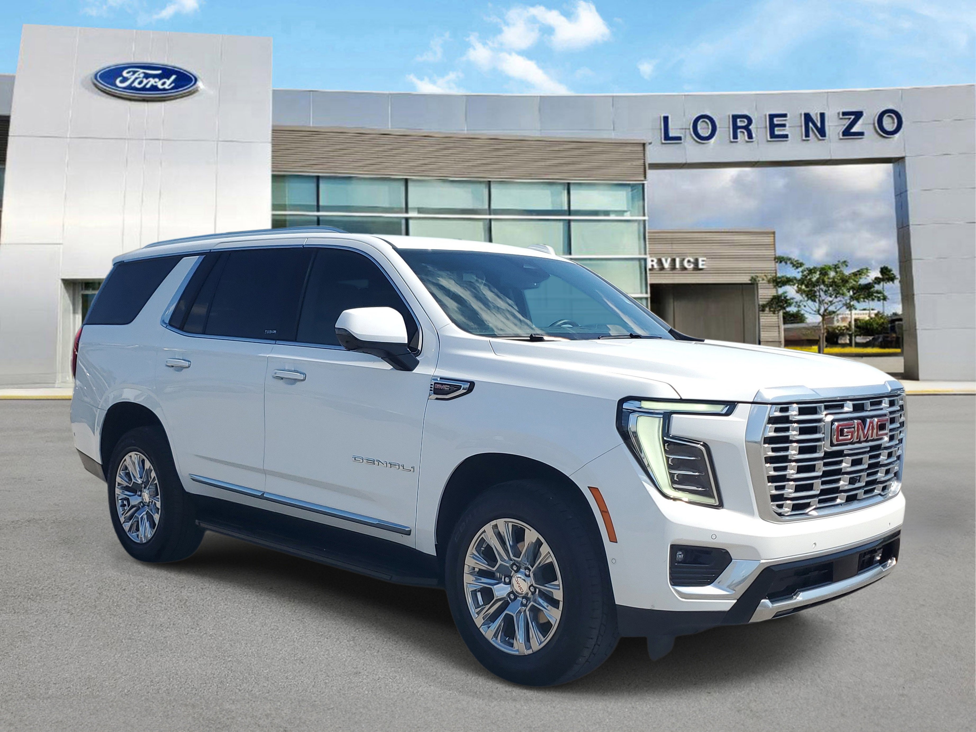 Used 2025 GMC Yukon Denali RWD image 3
