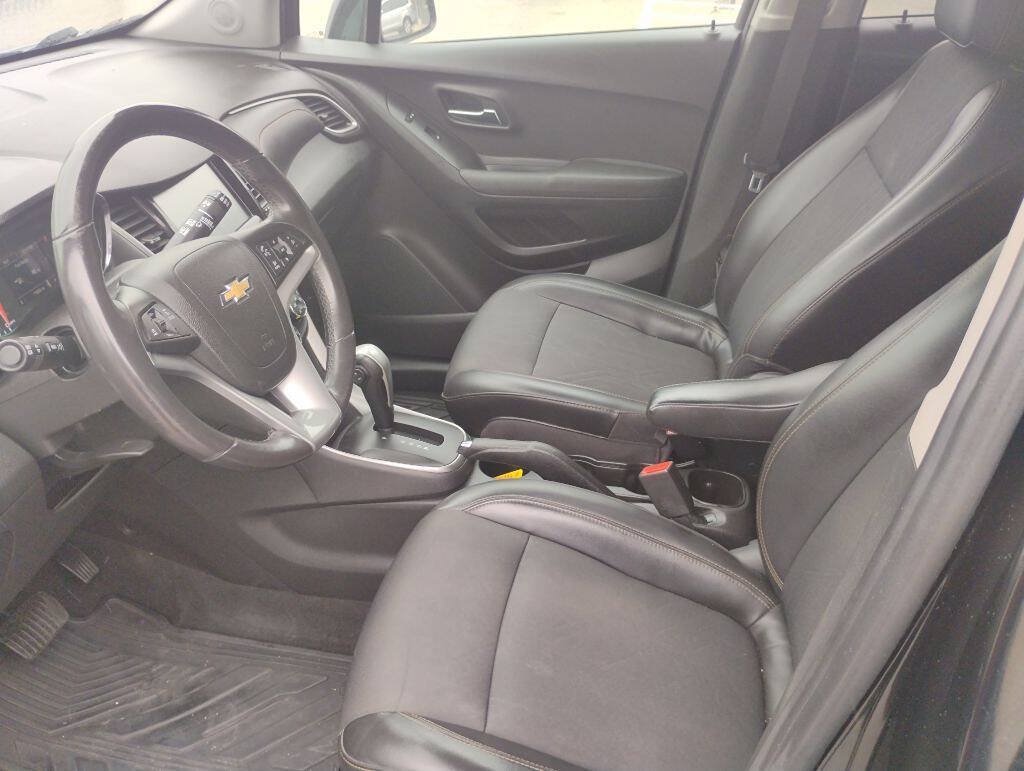 Used 2017 Chevrolet Trax LT w/ LT Convenience Package FWD image 18