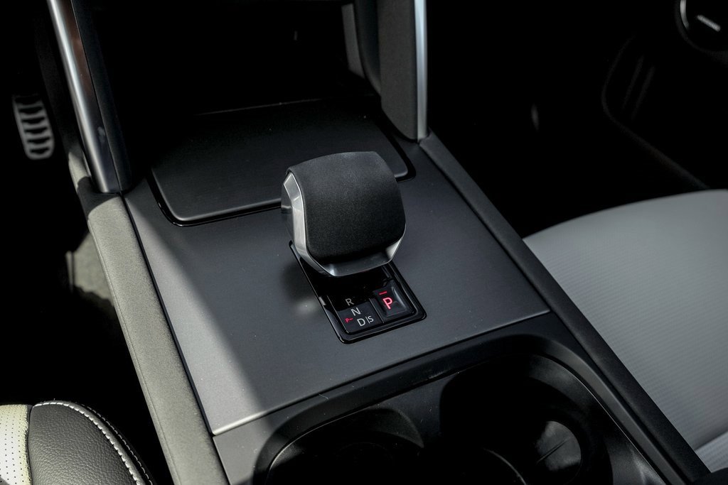 New 2025 Land Rover Discovery Sport Dynamic SE image 15