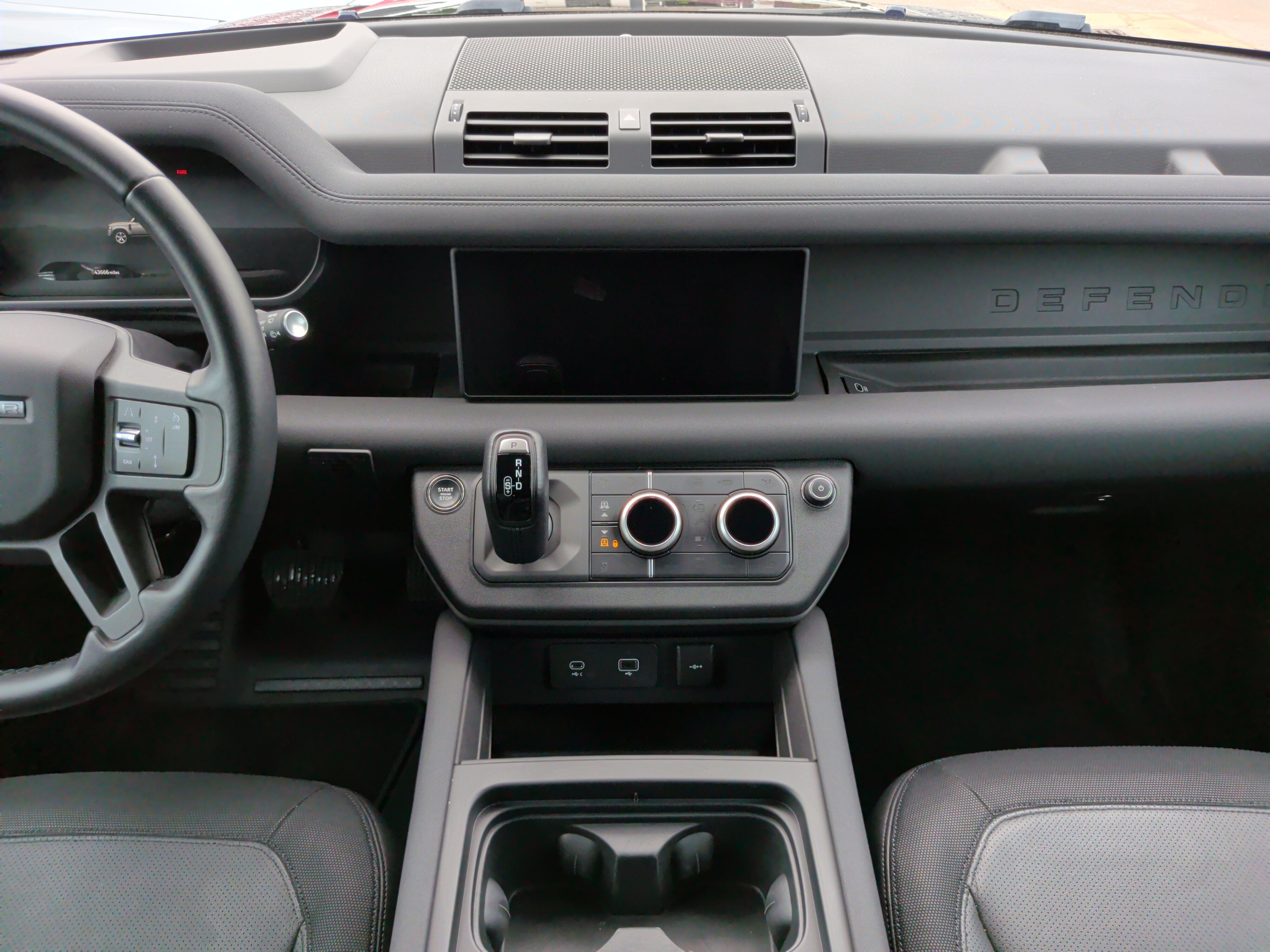 Used 2023 Land Rover Defender 110 X-Dynamic SE image 35