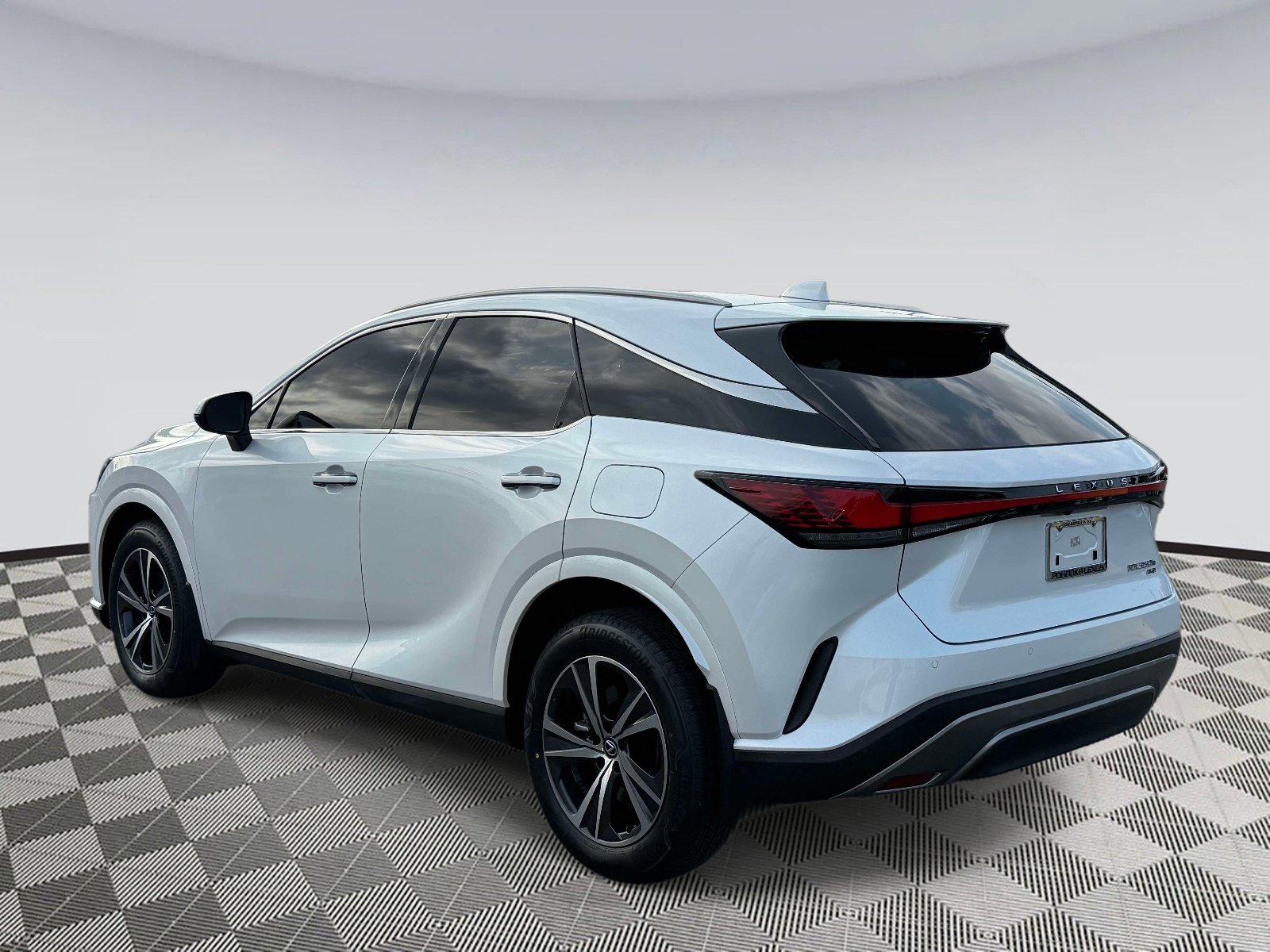 Used 2025 Lexus RX 350h w/ Accessory Package (Z1) AWD/4WD image 4