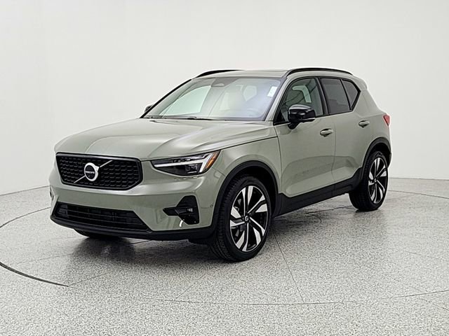 Certified 2025 Volvo XC40 B5 Plus w/ Protection Package Premier AWD/4WD image 1