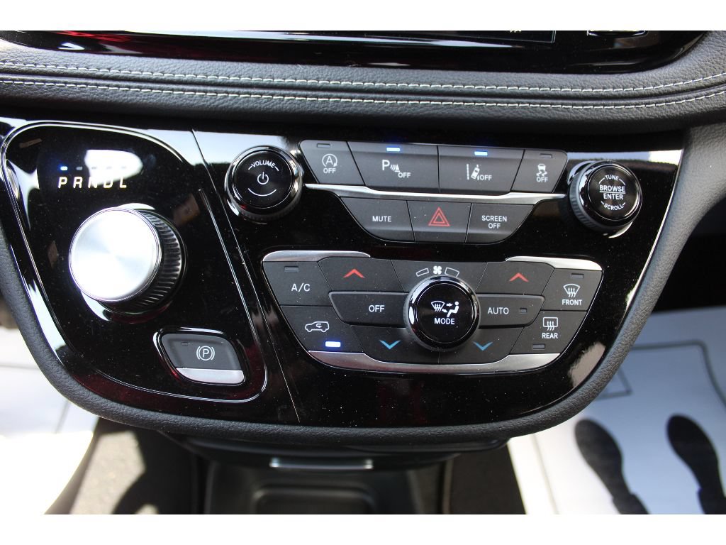 New 2026 Chrysler Pacifica Select FWD image 13