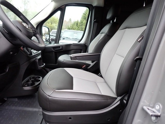 New 2026 RAM ProMaster 2500 w/ Quick Order Package 22G SLT image 14