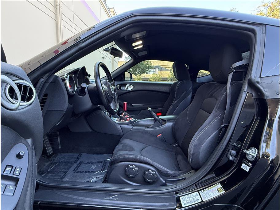Used 2017 Nissan 370Z Coupe image 7
