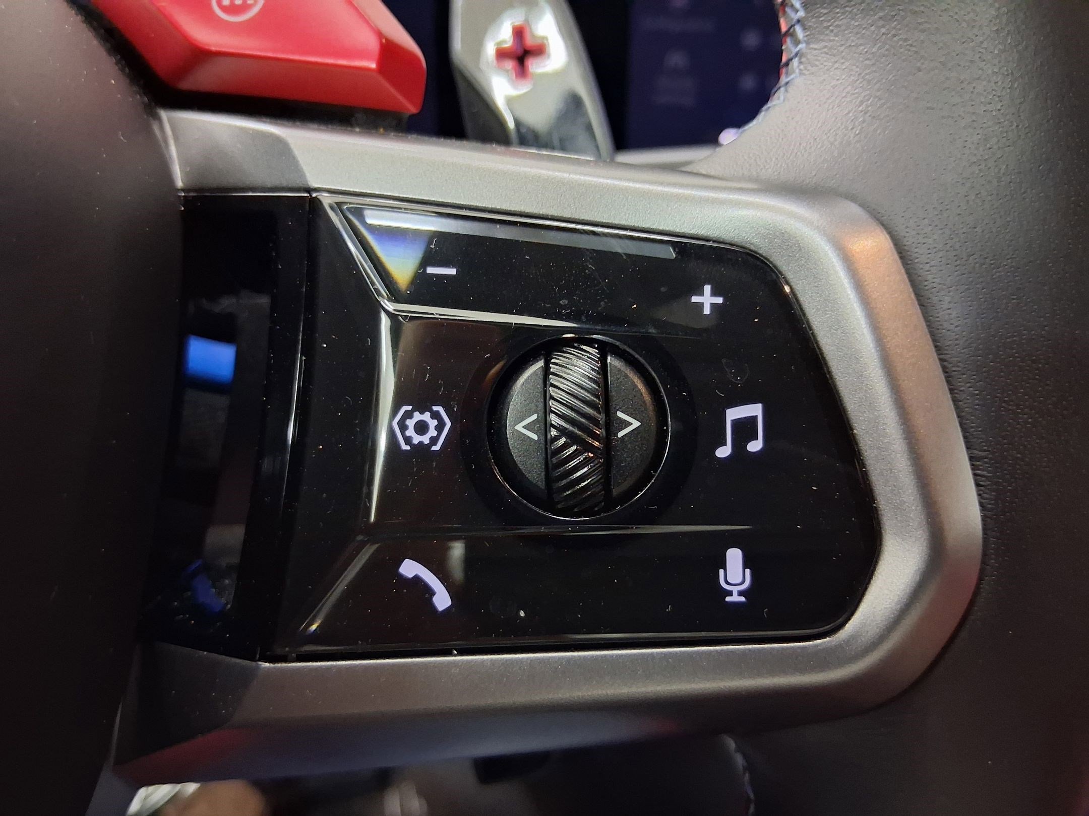 Used 2025 BMW M5 w/ Carbon Package image 22