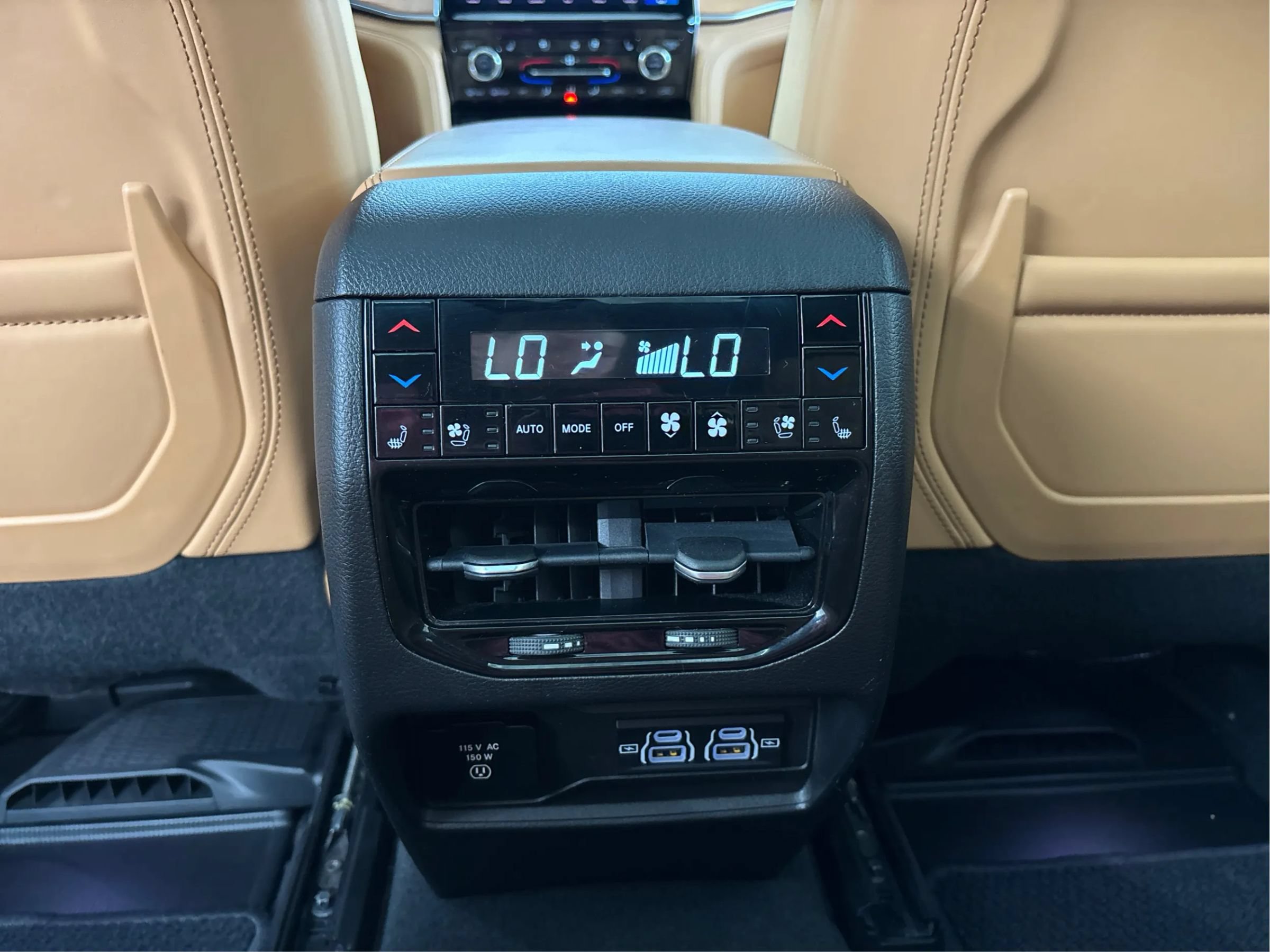 Used 2023 Jeep Grand Cherokee Summit AWD/4WD image 27